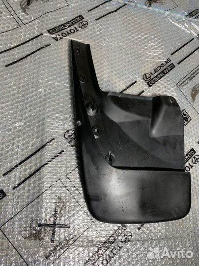 Брызговик передний левый Toyota Land Cruiser Prado