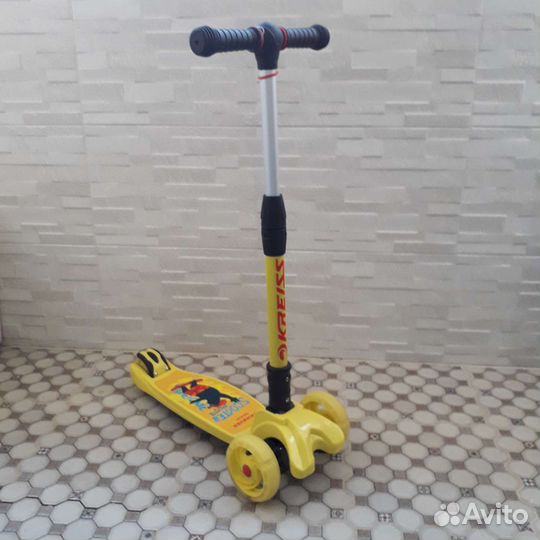 Самокат детский трехколесный новый