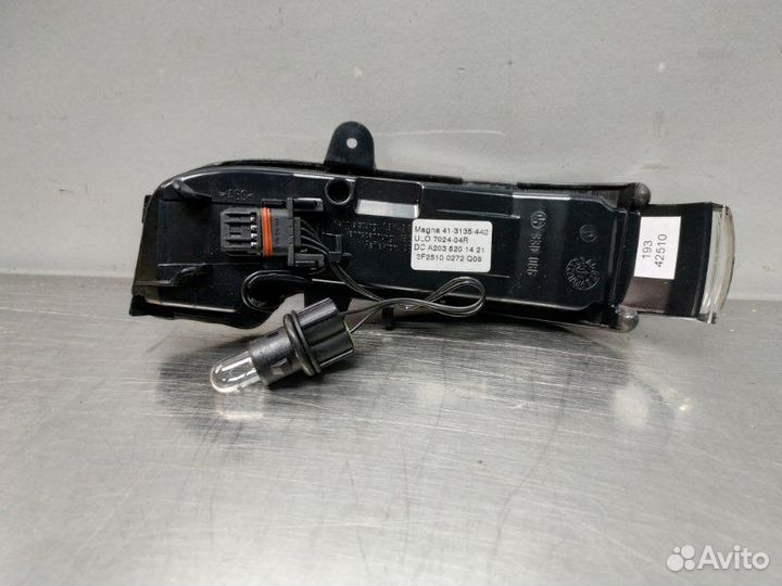 Повторитель в зеркало передний правый