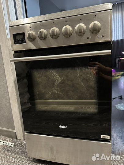 Электрическая плита с духовкой б/у