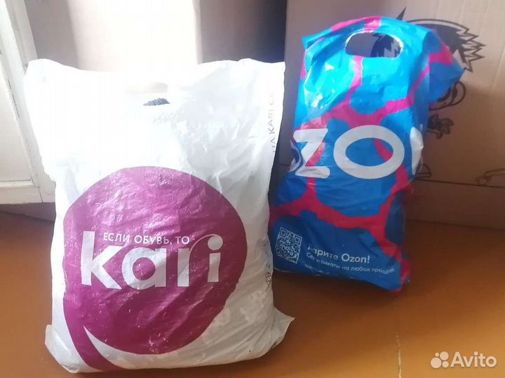 Продам два пакета одежды (белый пакет)