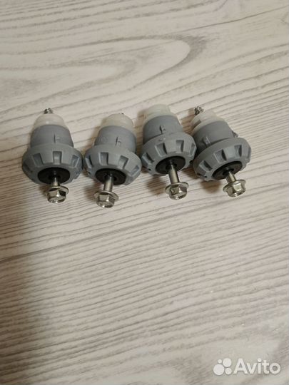 Транспортировочные болты для стиральной машины