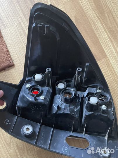 Задняя левая фара на Subaru forester