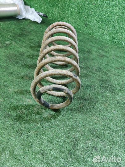 Задняя пружина Jeep Grand Cherokee WJ 2002