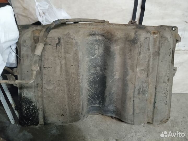 Бензобак Рав 4 II