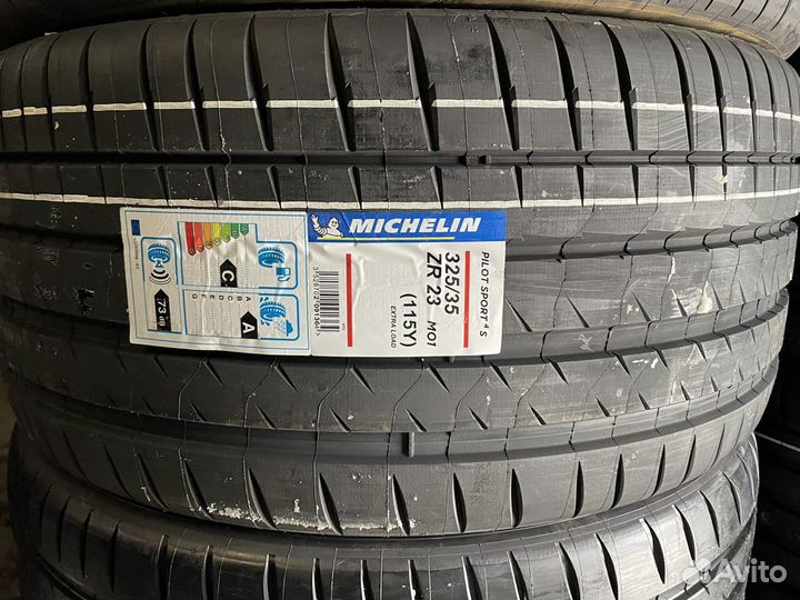 Michelin Pilot Sport 4 S 285/40 R23 и 325/35 R23 115Y