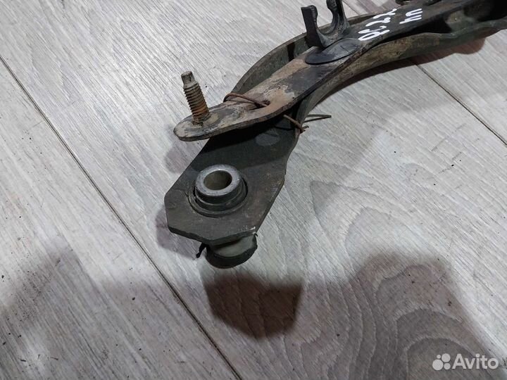 Кронштейн крепление подрамника Renault Scenic 2