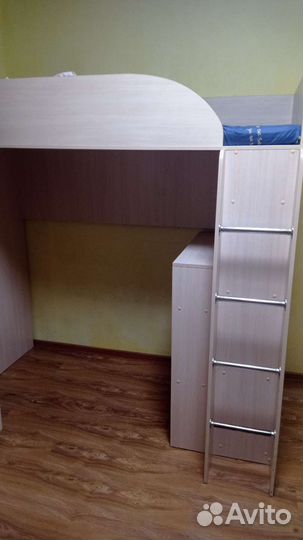 Кровать и шкаф в комплекте 