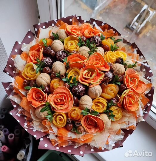 Букет из сухофруктов, орехов и конфет