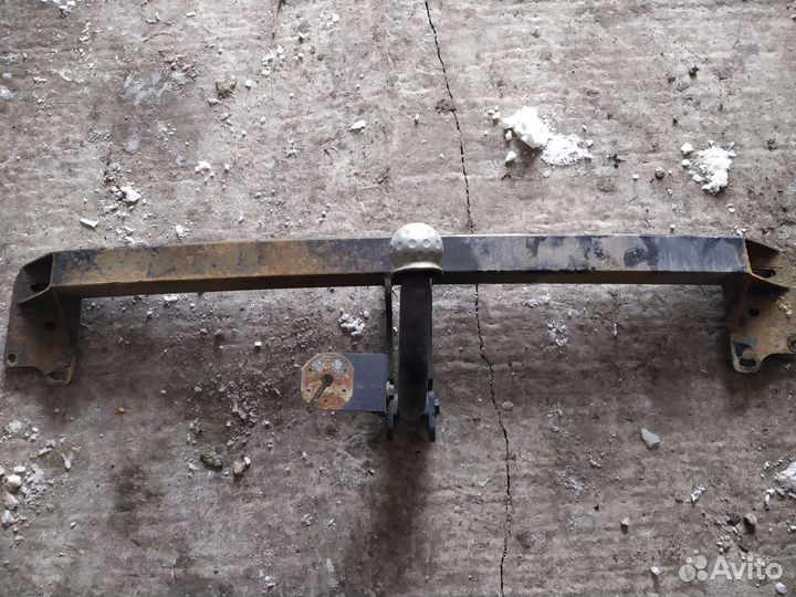 Фаркоп на Toyota Camry 40