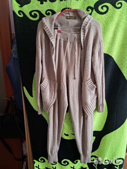 Спортивный костюм женский