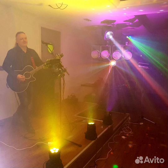 Ди-джей с оборудованием: звук, свет, караоке