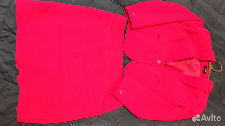 Шикарный костюм фуксия 48-50