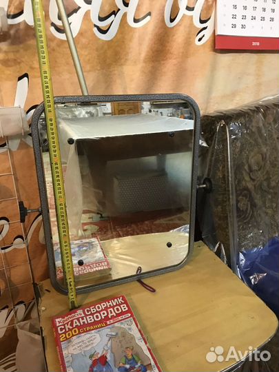 Напольное зеркало на подставке
