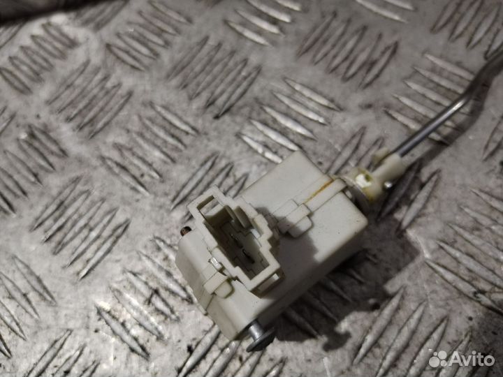 Актуатор лючка бензобака VW Golf 6