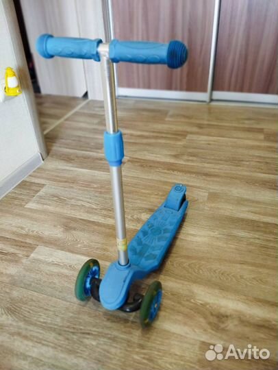 Самокат детский трехколесный со светящимися колеса