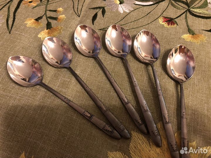 Жостовский поднос и мельхиоровые ложки