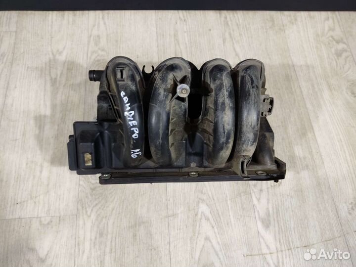 Renault Sandero 1 коллектор впускной