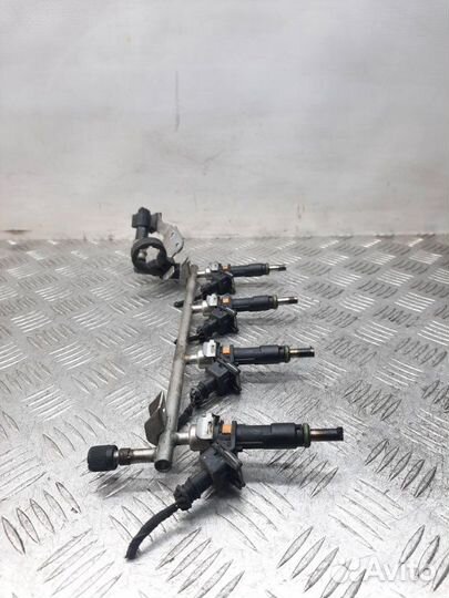 Топливная рампа Opel Vectra универсал 1.8 Z18XER