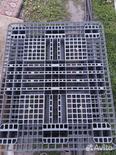 Пластиковые поддоны бу