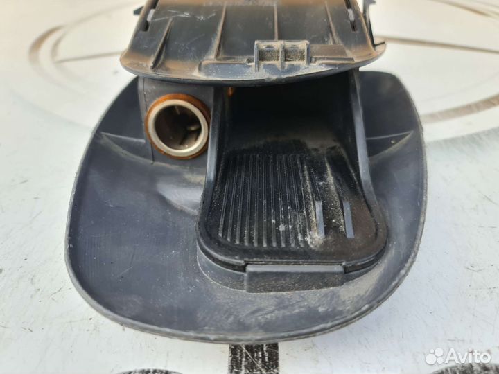 Пепельница передняя Mercedes W638