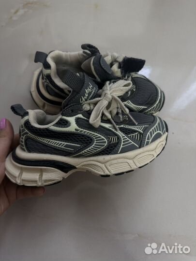 Продам кроссовки детские 28 размер