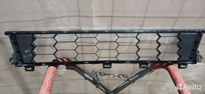 Решетка бампера Mitsubishi L200 KL 6402A351