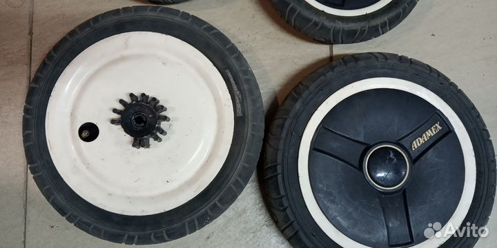 Колёса надувные для детской коляски разные