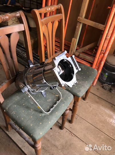 Сценическое световое оборудование для размещения н