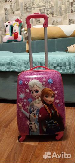Детский чемодан на колесиках 