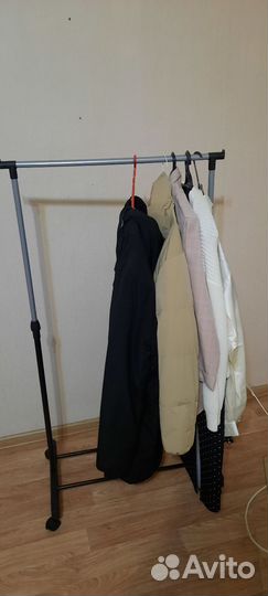 Вешалка напольная на колесах