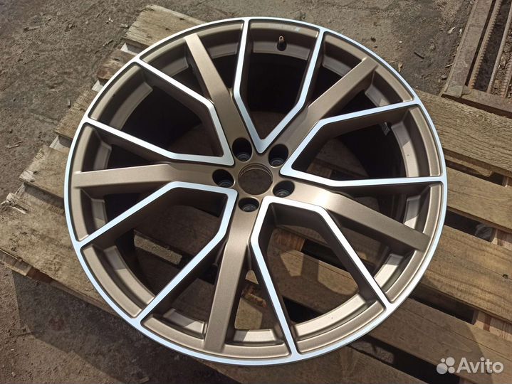 Диск оригинальный Audi Q8 R22 2021г ровный