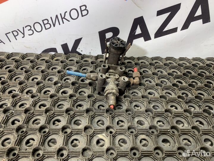 1195182418 Кран управление тормозами прицепа