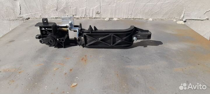 Кронштейн левой передней ручки двери Ford focus 1