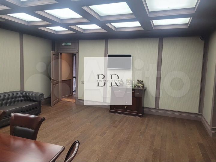 Юридеский офис центр 1 линия 74.4 М отдельный вход
