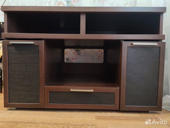Тумба под телевизор с функцией бара