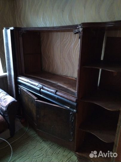 Старинный буфет под реставрацию