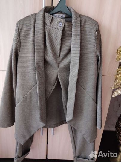 Брючный костюм женский