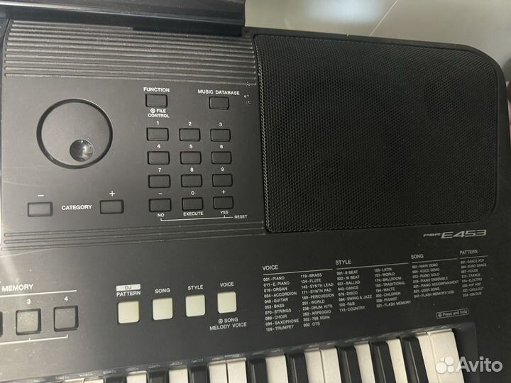 Синтезатор Yamaha PSR-E453 / PSR-EW400