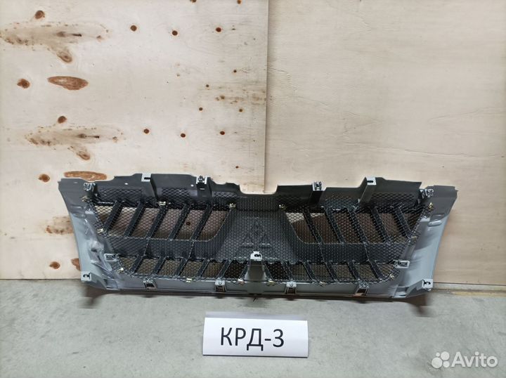 Решетка радиатора Mitsubishi Pajero 3 2000-2006