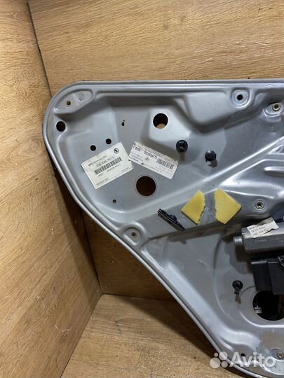 Стеклоподъемник задний левый Skoda Superb 1 C144