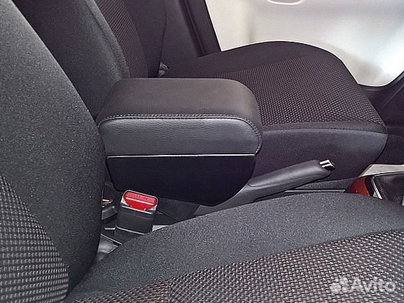 Подлокотник Suzuki Swift 2004-2010 / SX-4 2007-13