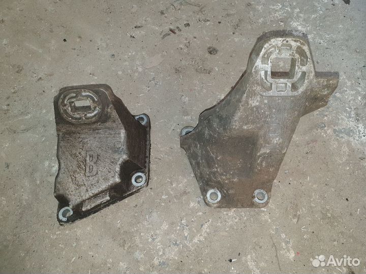 Кронштейн опоры двигателя Audi 80 Ауди