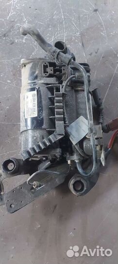 Компрессор пневмоподвески на Volkswagen Phaeton