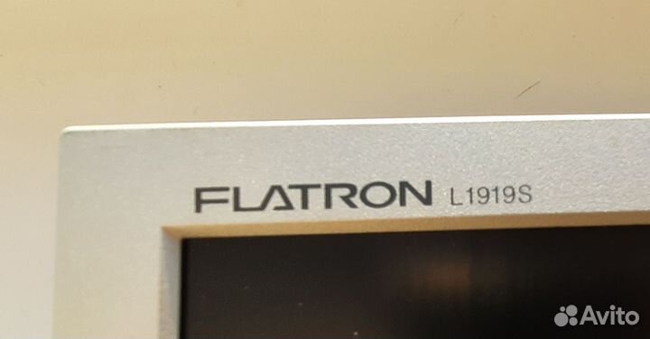 Монитор LG flatron l1919