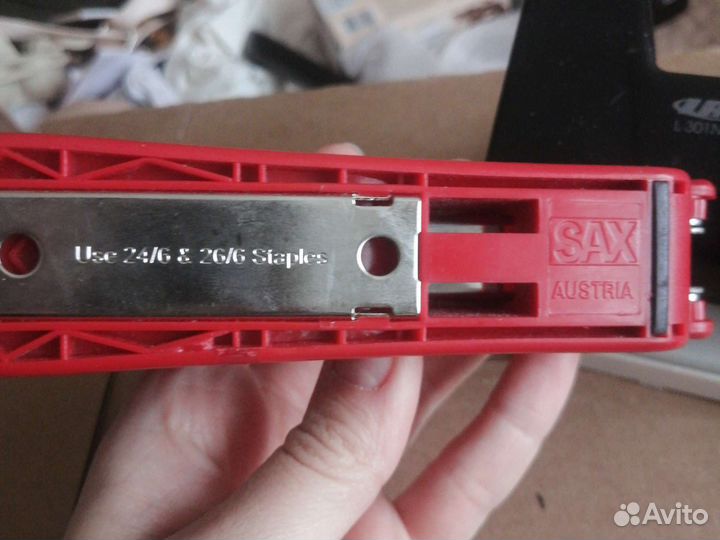 Дырокол Laco и степлер SAX 49