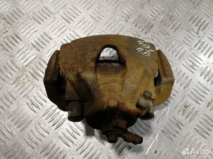 Суппорт передний правый Opel Zafira B