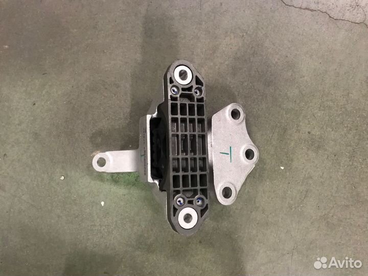 Опора двигателя левая SX11 1077062500