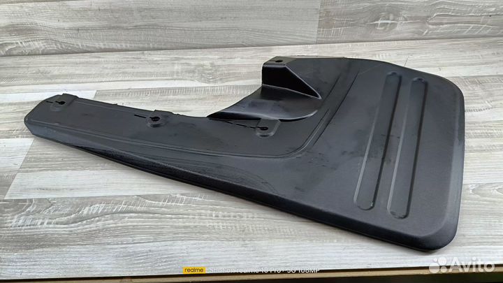 Брызговик передний левый под расширитель hilux 06