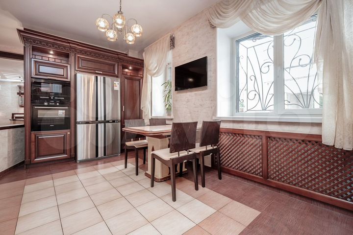 4-к. квартира, 222 м², 1/4 эт.